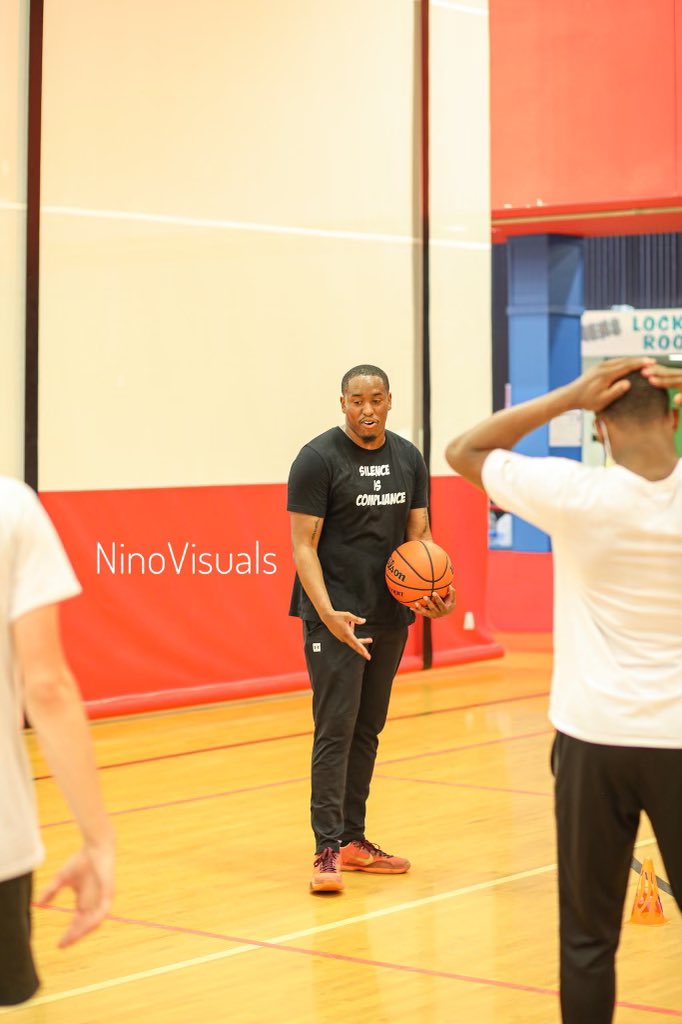 dmoore_24's tweet photo. That grind will pay off. S/O @NinoVisuals on the 📷 https://t.co/DVGWAPuoHa
