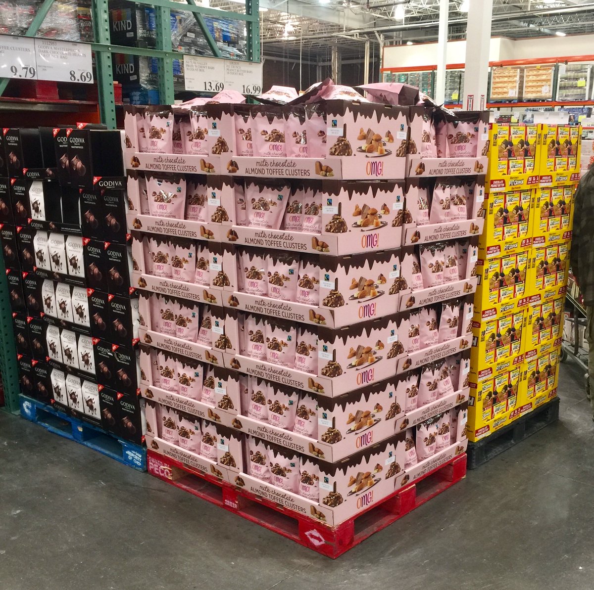OMGscandy's tweet photo. They're Back!! OMG! Clusters are back in Costco stores in the following states states IA, IL, MI, MN, MO, ND, OH, SD, and Wi....Enjoy!!!
#omgscandy #costcocandy #costcodoesitagain #costco #costcofinds #costbuy #costcohaul #costcobuys #costcochocolates #bestcandyever https://t.co/ftAYYd0Rqy
