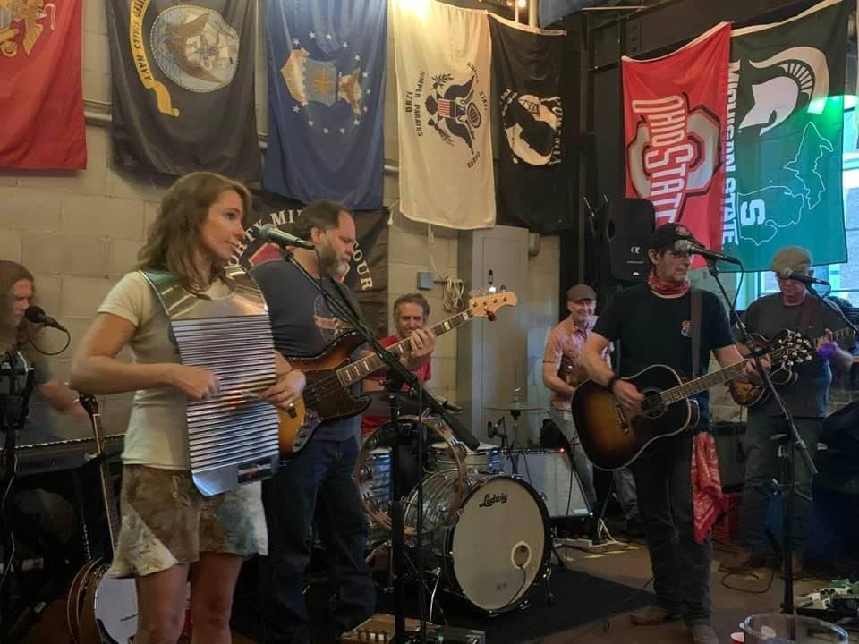 FortyMileDetour's tweet photo. Fun show last night at @OakRoadBrewery ......  thanks to the Oak Road crew for hosting us and all our “40 Milers” that stopped by to check out the show!  .
.
. #americanamusic #charlestonlivemusic #singersongwriter
#originalmusic
#guitar #fiddle #drums
#bassguitar
#fiddle
#Beer https://t.co/Tu3QSkyvF7