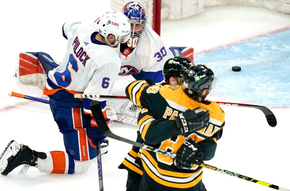 Islanders fall in Game 1 as David Pastrnak's hat trick lifts Bruins