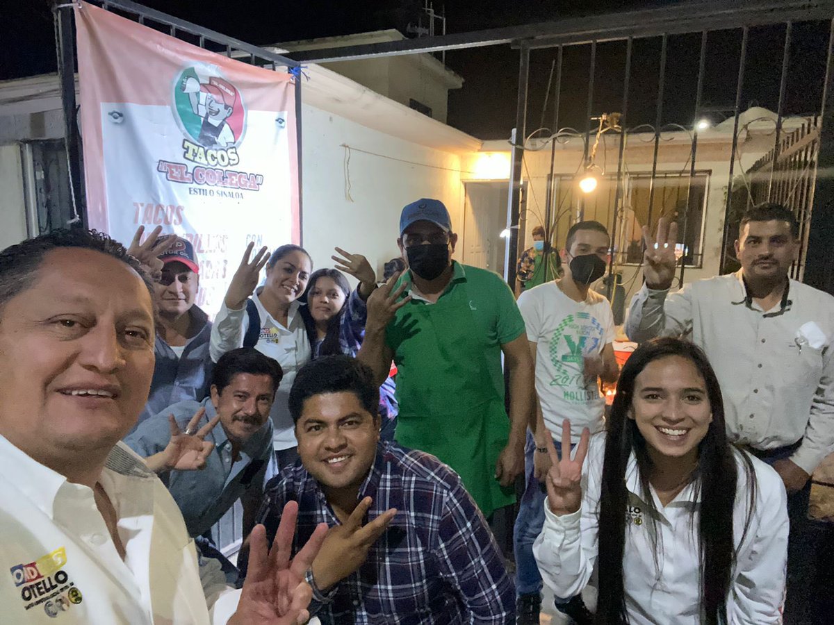 londreshunter's tweet photo. Agarrando fuerzas para el cierre de campaña, en los tacos 🌮 de mi compa Fernando “EL Colega".
Vengan a probarlos 100% recomendados en Priv. San Martin Col. San Carlos.
Ánimo banda, excelente #Sábado
#LondonTeam 💪🏼
#3D 🤟🏼 https://t.co/5zCG15JUy0