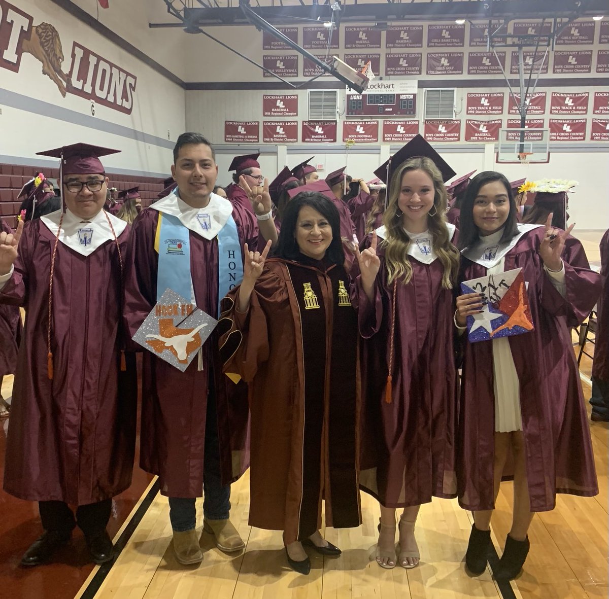 stepharillo's tweet photo. ⁦@UTAustin⁩ , we are sending you some Lockhart Lions!  Excited to see where their journeys will lead them as we well know #WhatStartsHere Changes the World. Hook ‘Em 🤘🏼 ⁦@LOCKHARTHS⁩ ⁦@LockhartISD⁩ https://t.co/GesKgbE1BG
