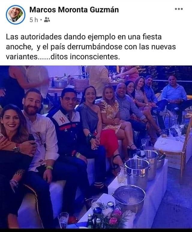 ContraPesoRD's tweet photo. Asi es como autoridades restriegan en la cara a la sociedad que ellos si oueden disfrutar sin mascarillas y aglomerados, peto al momento de hablar de rebrortes del #Covid19 los culpables son los teteos de los barrios.
Cc: al #Comecheque @carlosdelamota https://t.co/lyJxQqB2Nc