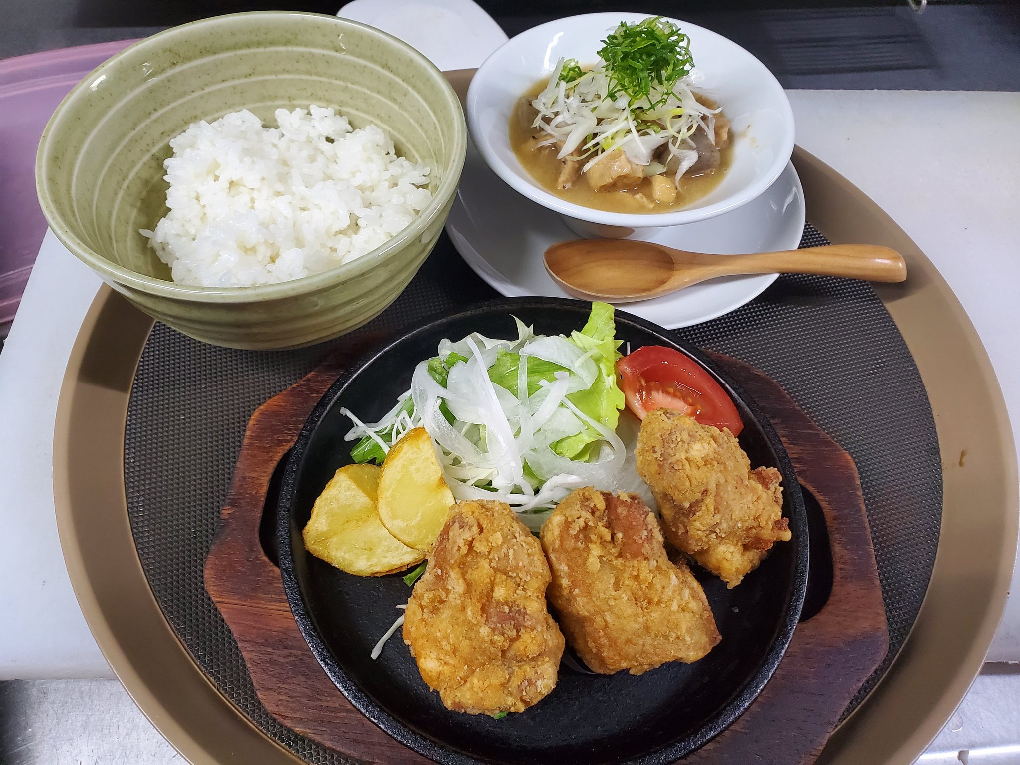 養老乃瀧 滝谷不動店 養老乃瀧 自慢の唐揚げともつ煮込 この際ランチタイム限定で強気の値段設定で本日より販売 11 30 やってるよ よかったらテイクアウトしてご自宅で 0721 23 4951お食事処養老乃瀧滝谷不動店 お昼ごはん ランチ テイクアウト