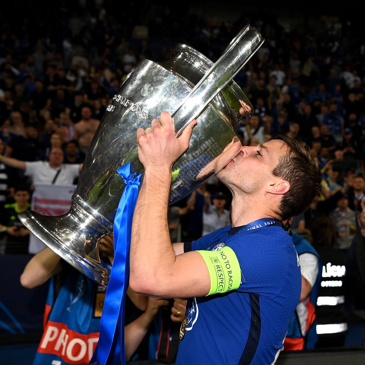 chelseafc_indo's tweet photo. 2⃣0⃣1⃣2⃣ -2⃣0⃣2⃣1⃣

Frank Lampard dan @CesarAzpi, kapten the Blues yang rajai Eropa. 😍💙

#UCLFinal #ChelseaChampions #CFCIndo https://t.co/FneOzxFOr4