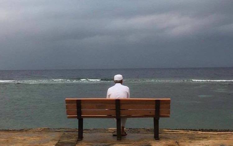 rf3ah_9's tweet photo. ّ"لكن لي في الله حسن ظن ورجا وآمال
كأنّي أشوف أقداره البيض قدّامي"
#بوح_الصورة https://t.co/DCF0u5K3Dx