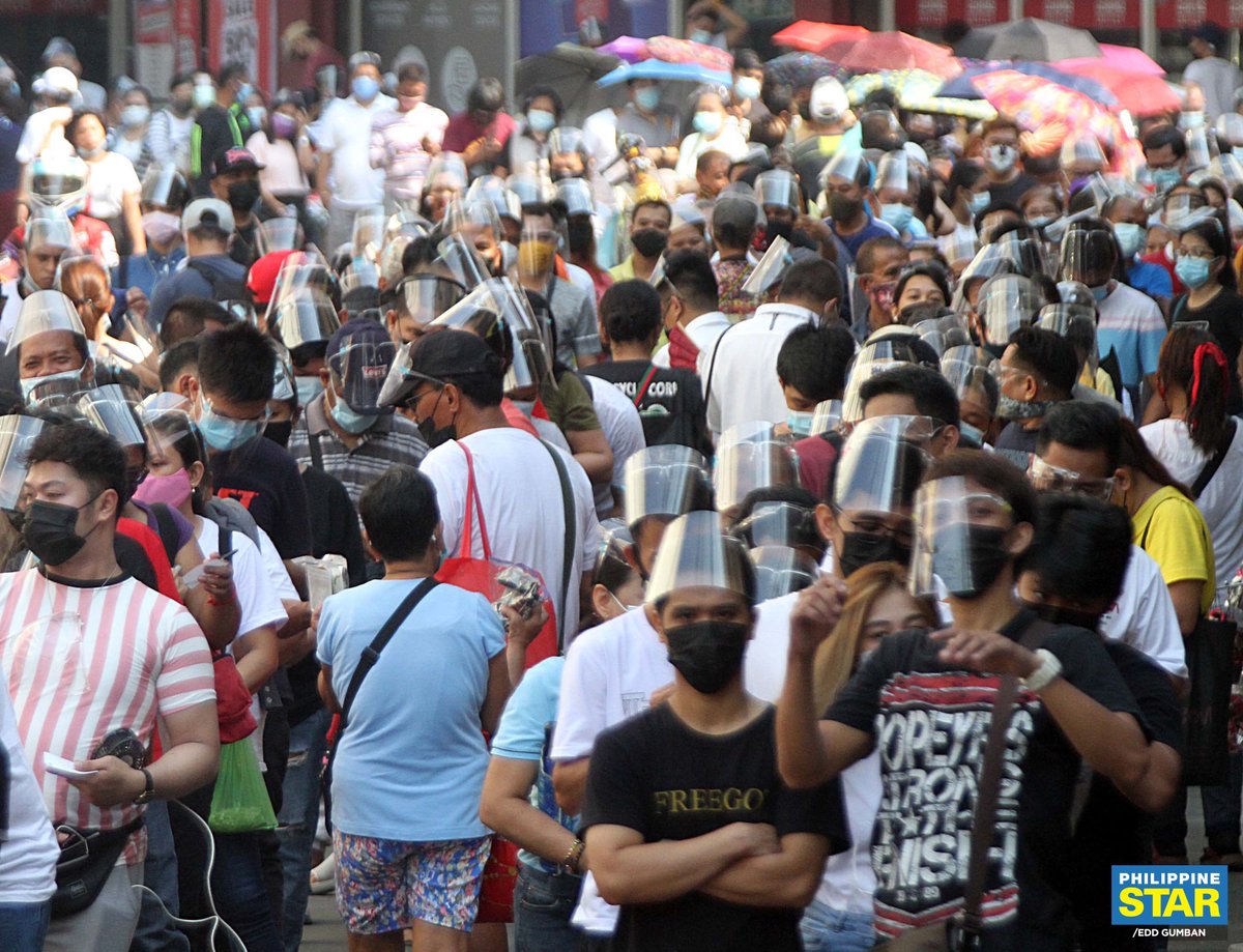 PhilippineStar's tweet photo. Long lines of Catholic devotees are seen along Palanca Street in Quiapo, Manila on Sunday as church-goers wait for the next mass in Quiapo Church. 

Metro Manila mayors have allowed up to 30% venue capacity for religious gatherings under a stricter GCQ until May 31, 2021. https://t.co/NSV4f3ixye