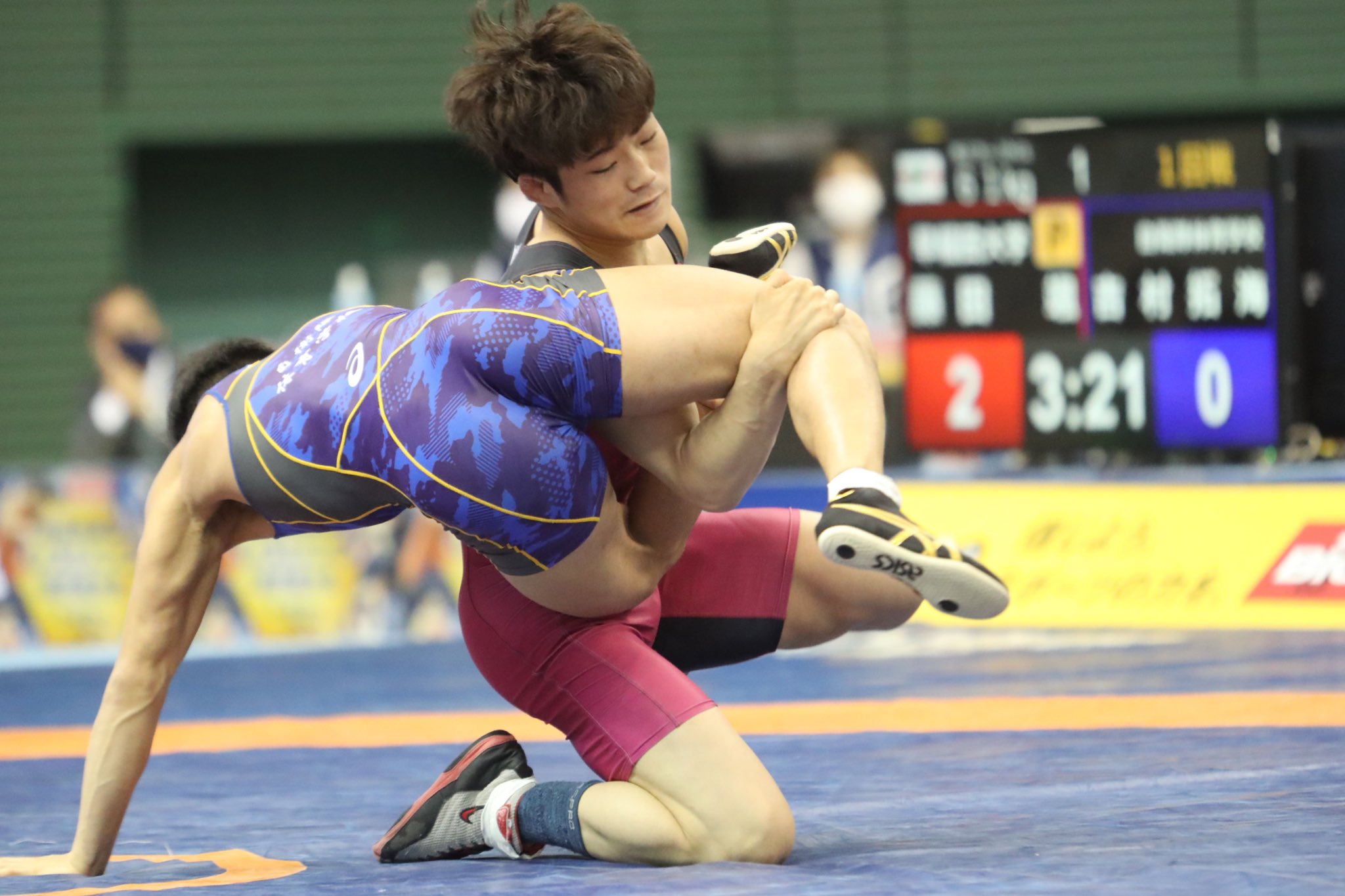 ট ইট র 早稲田スポーツ新聞会 レスリング 明治杯全日本選抜レスリング選手権 フリースタイル61キロ級 １回戦 藤田颯 10 ０吉村拓海 自衛隊 第１ピリオドで３連続ローリングを決めた藤田 テクニカルフォール勝ちを収め 準々決勝に進んだ 写真提供