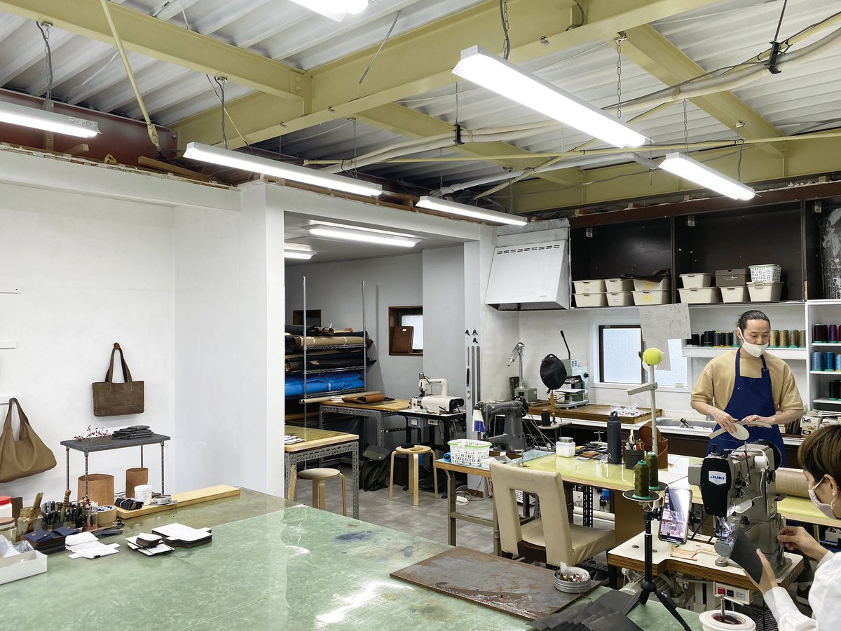 game_164's tweet photo. 縁あって建物の一室を工房へと改修する機会を頂きました。詳細は画像に記載してあります。クライアントである職人夫婦が経営し商品を製造しているibona(イボーナ)のURLを記載しますので、興味があったら是非一度、商品ページを覗いて見てください。かなり良い商品ばかりです

https://t.co/V2LwNc71Zt https://t.co/7XOlYW5OmY