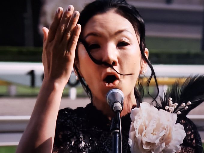 動画 広瀬香美 日本ダービーで君が代を熱唱 流石の歌唱力でウマ娘ファンもうなる まとめダネ 動画 広瀬香美 日本ダービーで君が代を熱唱 流石の歌唱力でウマ娘ファンもうなる まとめダネ