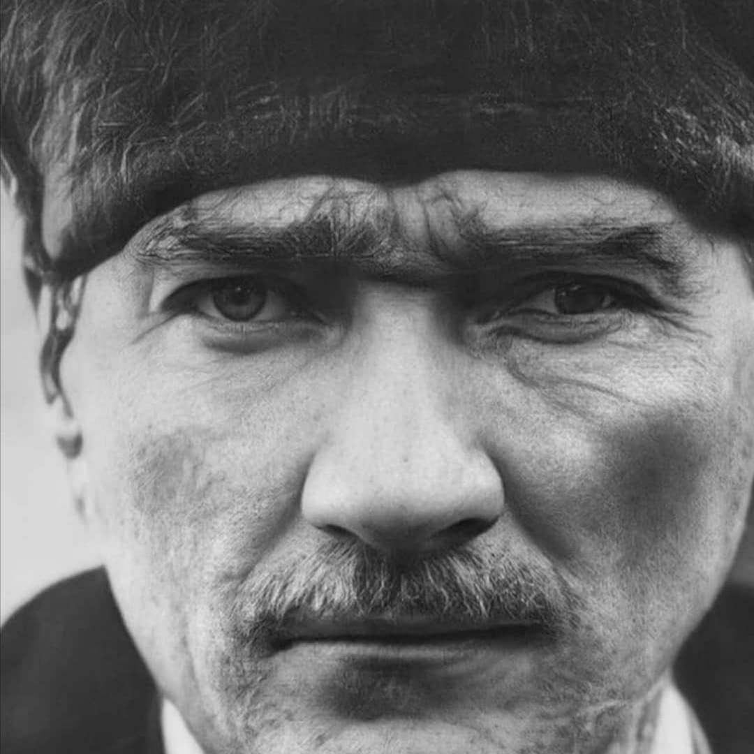 Her kim ki Türk'e, Atatürk'e düşmandır, bilinizki onlar Malazgirt'te, İstanbulun fethinde, Çanakkalede, İstiklal harbinde mağlup ettiklerimizin Anadolu'da kalmış tohumlarıdır.. 

Alparslan Türkeş

#AtatürkKırmızıÇizgimizdir ✌️✌️✌️