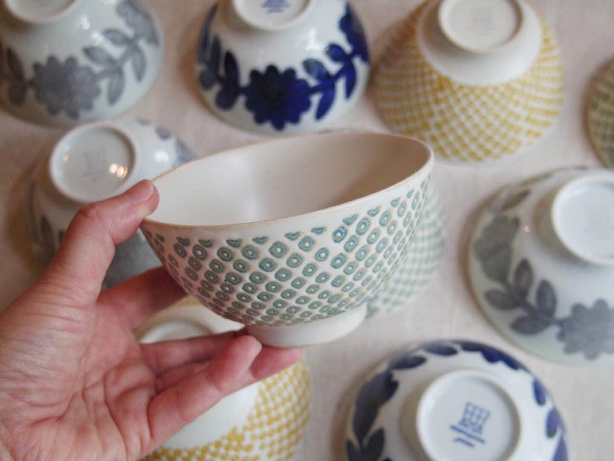 Miageru ぽってり 優しい器 淡い色が可愛い鹿の子模様のお茶碗は 原料に鉄粉入りの特殊な土を使用しているため 土物のような質感です デイジーのお茶碗は 白いご飯はもちろん 炊き込み ご飯や 枝豆ご飯なんかもバッチリ合います Miageru 青森