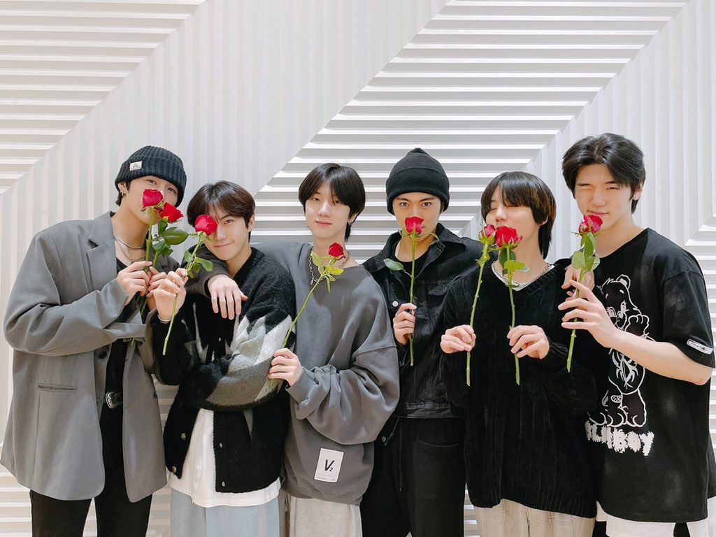 JustB_Updates's tweet photo. [📌]
Ready to BURN🔥Hello we are an update &amp; translator account for all latest JustB posts!  

Looking forward to be with all of you in the future☁️

🔥Follow @JustB_Updates for more updates! 

🌟PH fanbase : @JustB_PHL 

#JUSTB #저스트비 @JUSTB_Official https://t.co/6s3ZNKWJHX