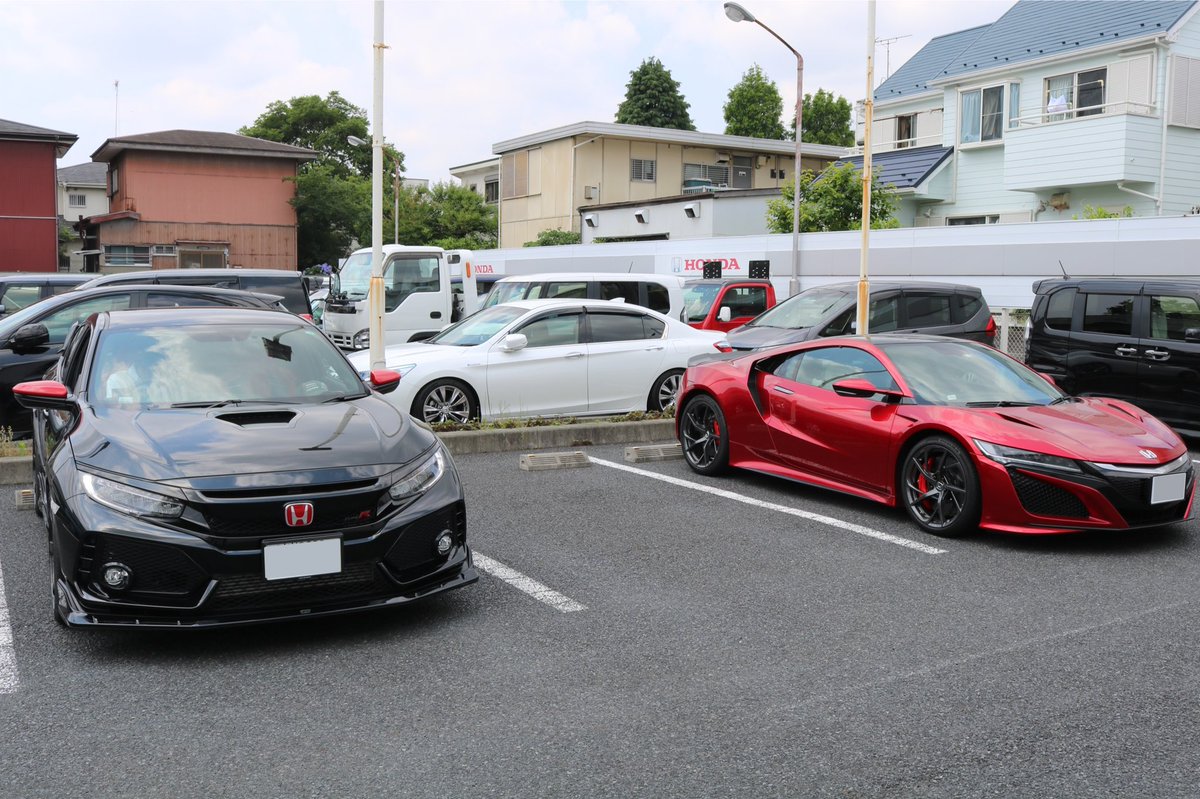 おぎさん 親父にfk8で迎えにきてもらった時のディーラー タクシー 営業さん お父様と揃ってホンダのスポーツカーを乗っていただけてるなんて嬉しいですね 店長さん 両方ともご子息のお車だよ 営業さん え どういうことです 僕 たまにい