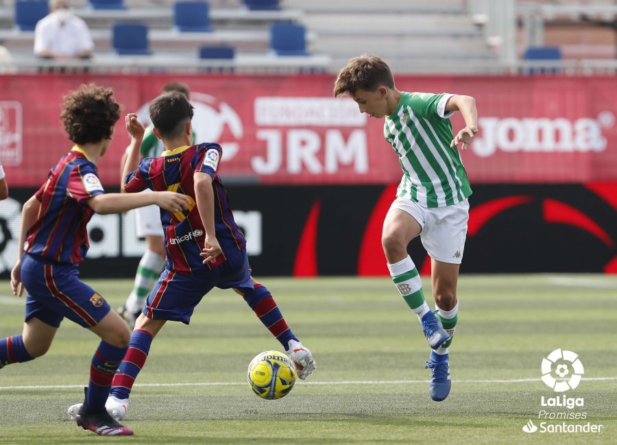 RBetisCantera's tweet photo. 🏆 Semifinales de #LaLigaPromises
🆚 #RBBalevínA 0-2 FC Barcelona
¡Cabeza muy alta, chicos! 👏
#CanteraBetis https://t.co/KHyastXv1q