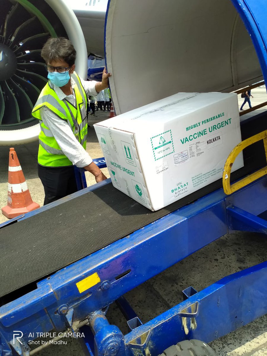 AAI_Official's tweet photo. Another day, another delivery!
#AAI’s staff is ensuring #SafeDeliveries of #MedicalEssentials at all AAI airports. On 29th May’21, an @IndiGo6E aircraft from @RGIAHyd delivered a #VaccineConsignment containing 10 boxes of #Covaxin vaccine at Kolkata @aaikolairport. https://t.co/gtUQXUNdvS