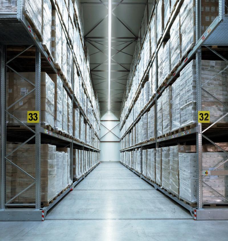 gerabenergy's tweet photo. ETAP Lighting: E7 combines the lighting comfort of LED+LENS™ technology with a robust, yet elegant industrial housing.

Visit our website: https://t.co/qsMQPJEKrw

#gerab #gerabenergy #gerabenergysystems #lighting #ledlighting #lightingsolutions #warehouse #halls #sportshall https://t.co/rjGfhhJqRR
