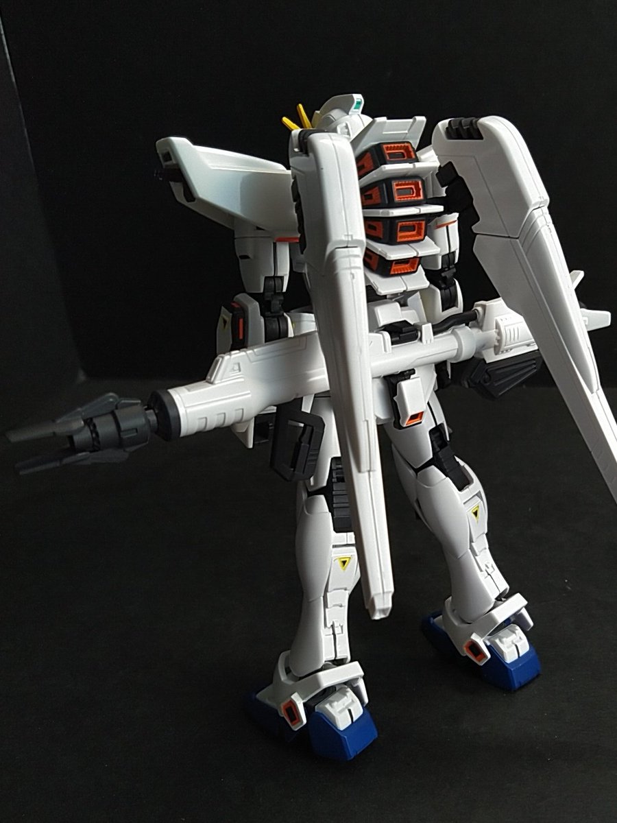 fleer5922's tweet photo. #バンダイ HGUC ガンダムF91 完成。無改造全塗装素組み。プリクエルに登場するヴァイタル1号機とした。スラスターが多くマスキングに手間が掛かった。小さい機体であるが密度も迫力も十分。#完成品 #UCLO https://t.co/N173kepgqQ