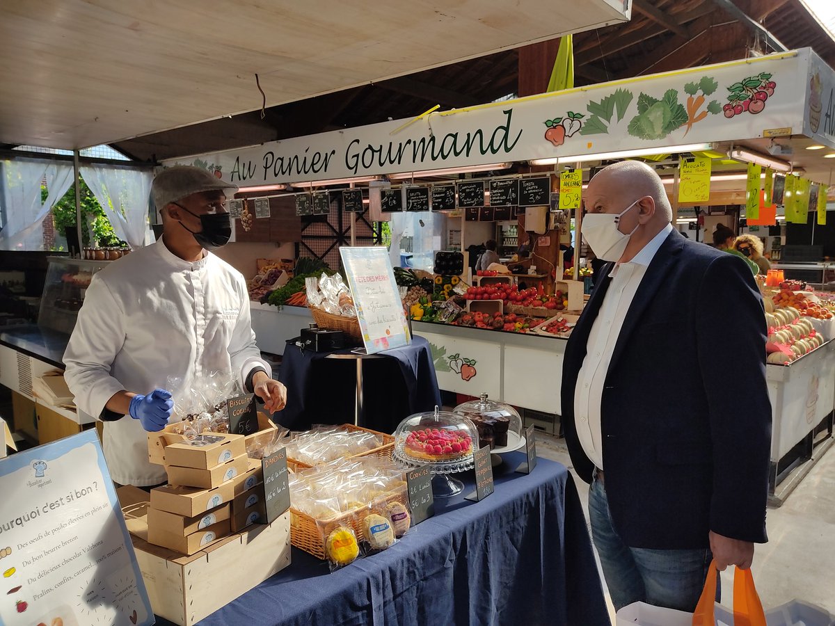 En ce dimanche matin ensoleillé ☀️, plaisir de retrouver les #commerçants du #marché de #soisy et leurs produits de qualité. Soutenons nos commerçants de #proximité, consommons local. 
💐🍒🥐🥦🥚🧀🥔🥩