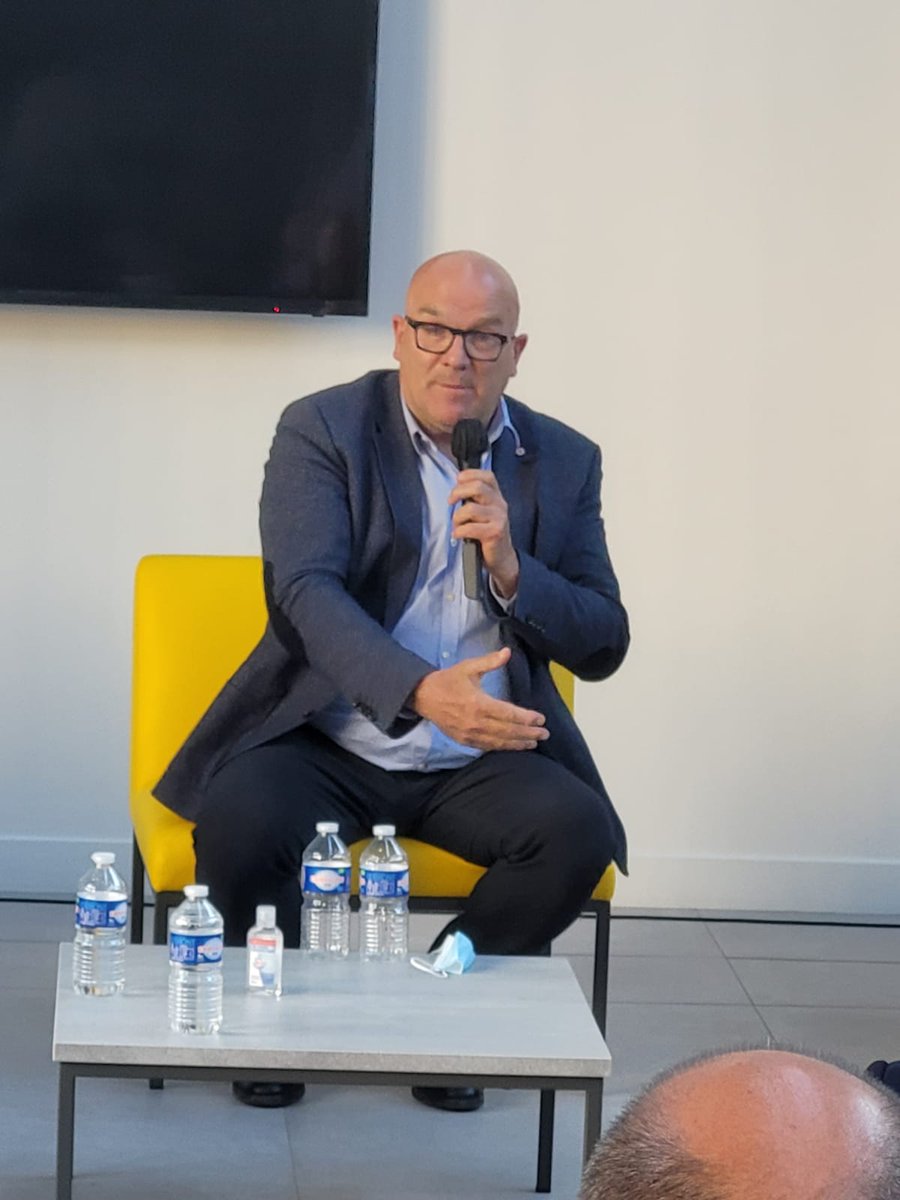 Par la voix de ses 2 parrains <a href="/azizsenni/">Aziz Senni</a> et <a href="/BrunoBonnellOff/">Bruno Bonnell</a> <a href="/ITville_/">ITville</a> a participé à "Vivre le Numérique en AURA" chez <a href="/Euclyde_DC/">Euclyde Data Centers</a> pour promouvoir les actions RSE des entreprises régionales. Le Numérique c'est une chance pour tous ! #numériquepourtous m.facebook.com/story.php?stor…