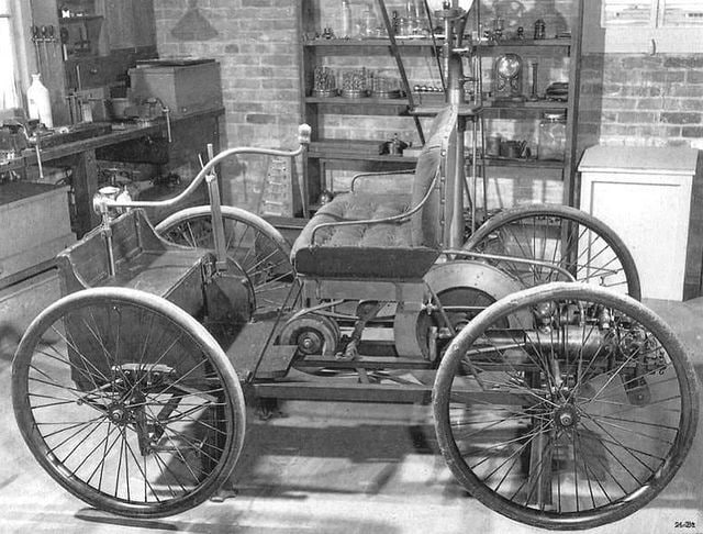 EnglishMow's tweet photo. Henry Fords first car, the Quadricycle in 1896. 12 years later, he started to sell the Model T. #Ford #ะคะพัะด #firstford #auto #ะฐะฒัะพ https://t.co/PKCAXIBpcp