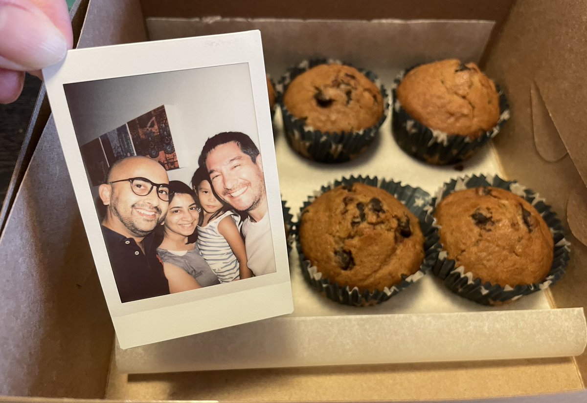 nithyar's tweet image. Cutie little Zoe and @DoubleD_O delivered these yummy muffins. Can't wait to try it ❤️❤️❤️ #TwitterForGood #VirtualBakeSale