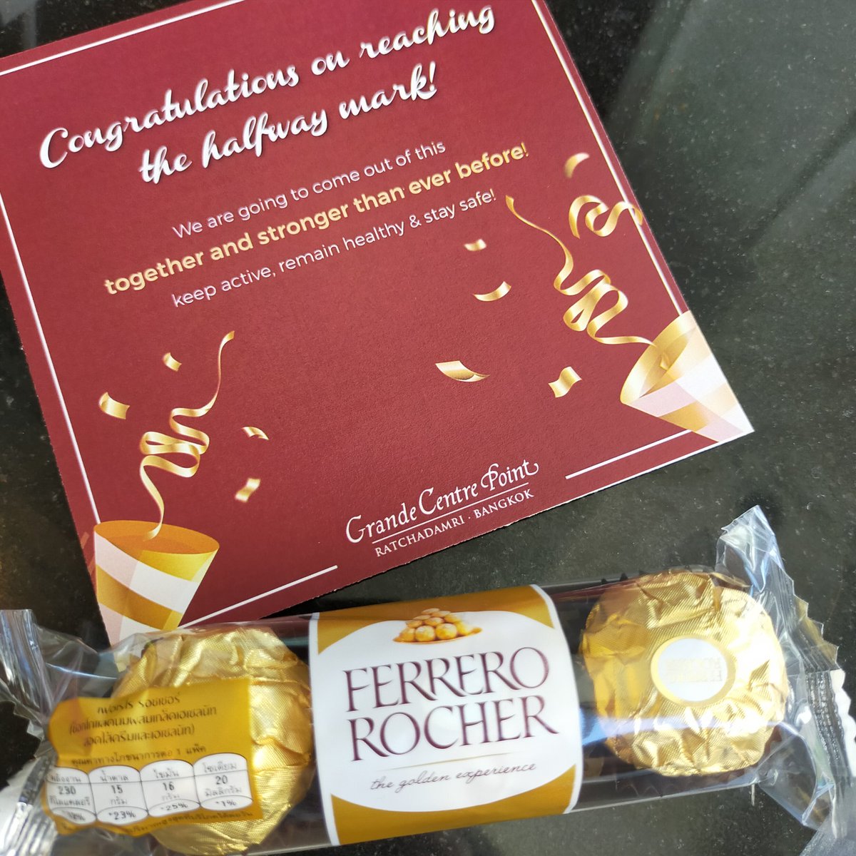 Deguring's tweet image. ご飯意外の時間にピンポン。ドキドキするんですけど。半分お疲れ様的なこと？
チャイム鳴って出たら物だけ置いてあるスタイルいまだに慣れん。