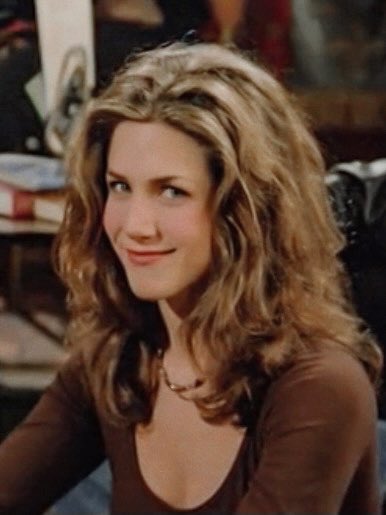 anistonily's tweet photo. jennifer aniston during the first season vs during the reunion :’) https://t.co/zhyed4Fp61