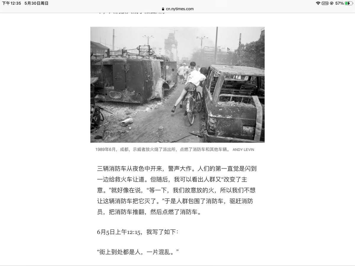 wooook85's tweet photo. @alicedreamss 这是纽约时报上关于六四的一小段图片和描述，请你们这些“自由民主斗士”回答我，和平示威，为何纵火？为何烧毁警车，消防车和公交车？消防车是保护群众生命安全，公家车是运送普通群众，请问他们影响你们追求“自由民主”了吗？我就不说你们烧死多少维持秩序的警察和军人，针对普通平民的纵火是什么行为？ https://t.co/hc3YrTVVdg