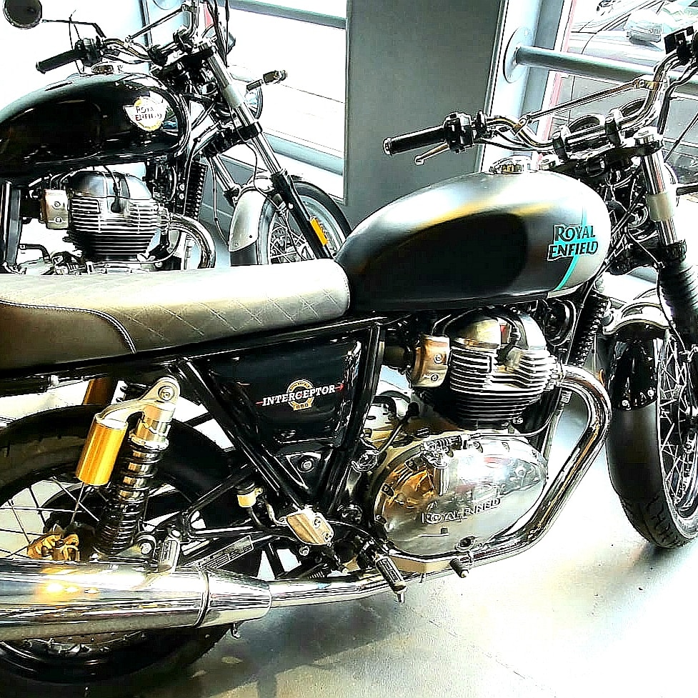 LtdManhattan's tweet photo. Remember we had the new RoyalEnfield colours were delivered? Check out the Downtown Drag Interceptor. 0114 258 2161 https://t.co/cskHeJtjM6
#RoyalEnfield #RERides #RidePure #PureMotorcycling #interceptor650 #ContinentalGT650 #rideout #adventureawaits #royalenfieldeurope https://t.co/wA3WApD6bl