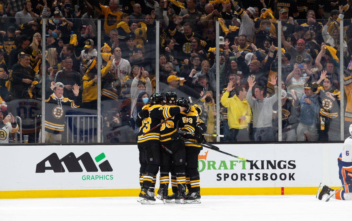 NHLBruins's tweet photo. What a night.

#NHLBruins https://t.co/LLKAqiQcBQ