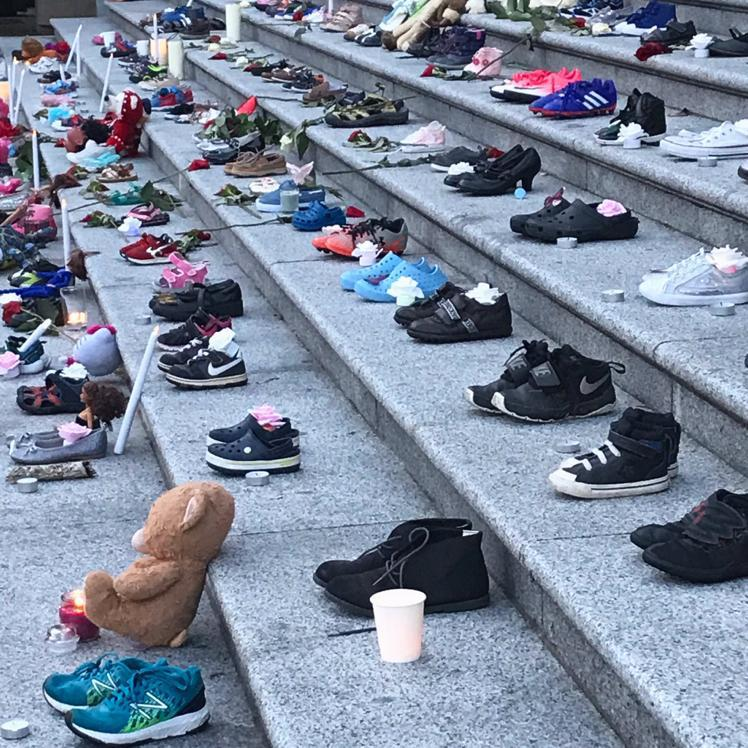 SummaryThe's tweet image. 215 reasons to probe the role of the Church and #Canada  in the "Cultural Genocide" of #NativeChildren

A mass grave of 215 Children found at a residential school run by the Roman #Catholic Administration.

The school was shut in 1978.

Children were as young as 3 years old.
1/3