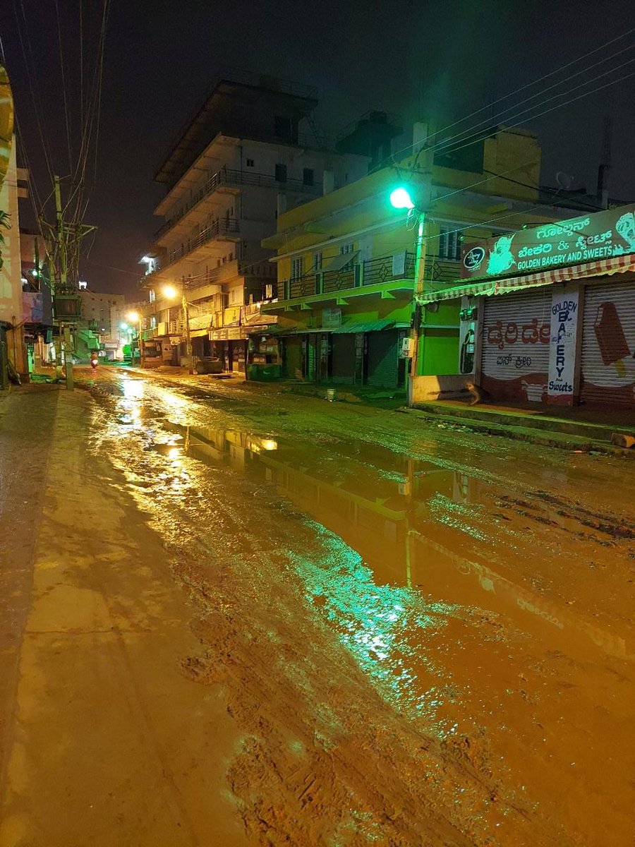 Anand_TN_1983's tweet photo. Can't believe swanky Ecity Roads and its infras are just a mile away from this place, where a lot of IT employees who serve in Ecity offices are residing. We pay taxes and we deserve better infra for us. We want Eciy to be annexed with BBMP 
 #ElectronicCityForBBMP https://t.co/YKMPhSFLZx
