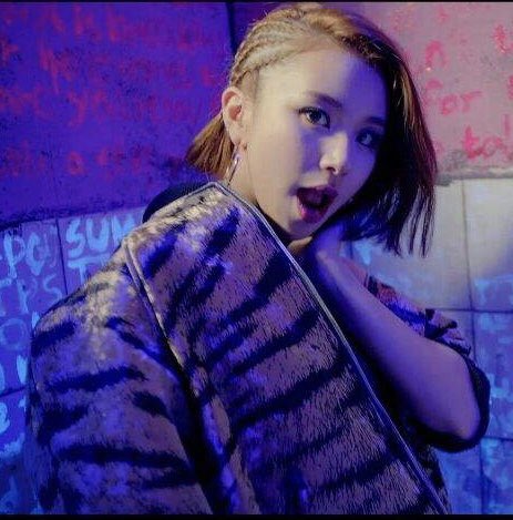 Problematic Idols Chaeyoung With Cornrows And Box Braids I Can T Find An Apology For This If You Can Let Me Know Twice T Co Pamykuxvpi Twitter