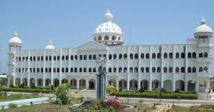 DhfMsd's tweet photo. I'm a student of Sathyabama university,Chennai . We have online classes from a long time and have no hopes of getting offline, but management now is asking for full fee 😡😡 .Do you ppl know how burden it is to pay the full?? 
@sathyabamauniv #reducethefees https://t.co/SFQzeKCHzD