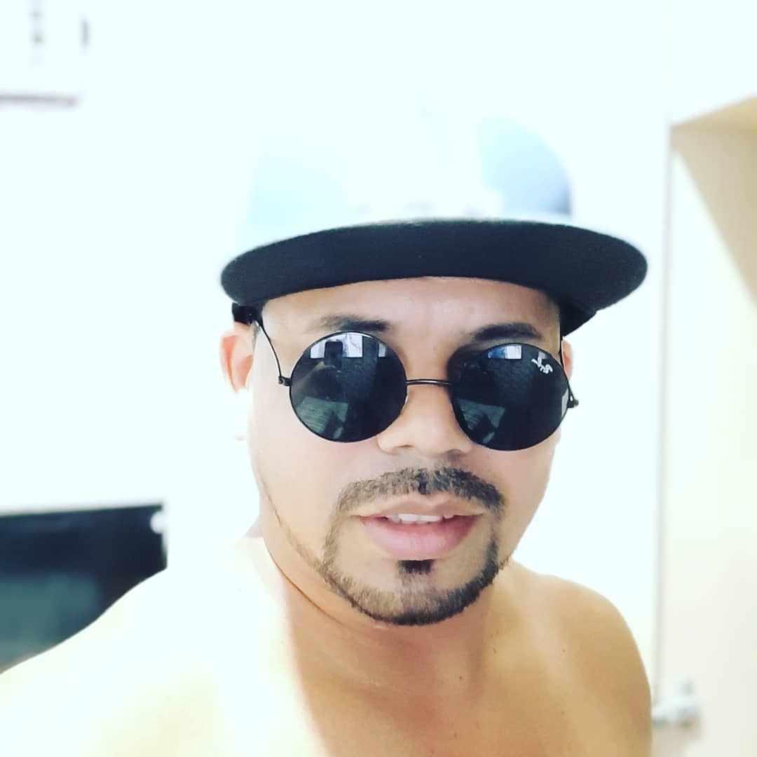 Não sou patrão nem funcionário só o estilo encomoda só pego as melhores e ando sempre na moda!!!!!!
