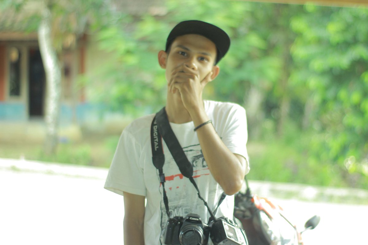Emon48675197's tweet photo. Cintai aku dan profesiku.. https://t.co/mw6d2HeYT1
