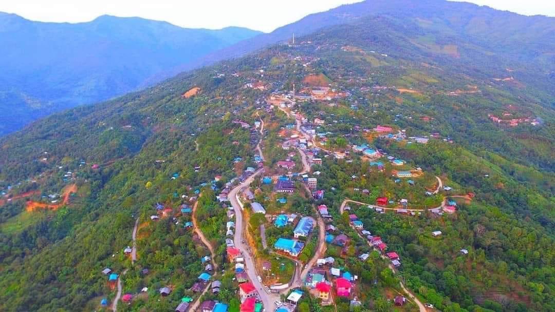 Clashes broke out between Chinland Defense Force and the junta’s troops in Chin state’s Kanpetlet town.

Around 5000 of Kanpetlet residents have fled nearby forest.
#WhatsHappeninglnMyanmar