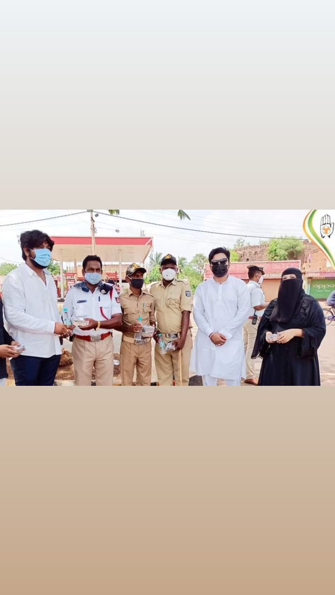 AlishaanQuadri's tweet photo. Close To a Billion People, One Eighth Of The World's Population Still Live In Hunger.. So Feed The Needy
#SOSIYC #CongressCOVIDSevak #NammaPoliceNammaHeme #YouthCongress #soskpycc #teamraksharamaiahs #FeedTheNeedy https://t.co/scGaKAu1FB