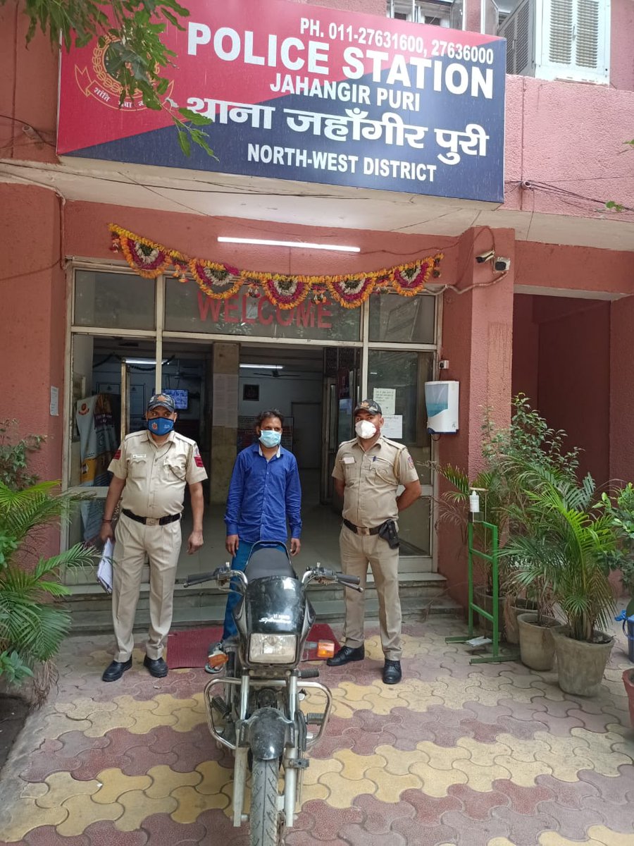 Alert Patrolling Staff of PS Jahangirpuri nabbed an autolifter and recovered a stolen Bike from his possession. <a href="/DelhiPolice/">Delhi Police</a> <a href="/CPDelhi/">CP Delhi #DilKiPolice</a> <a href="/SanjaySingh_IPS/">Sanjay Singh</a> <a href="/ssyips/">Surender Singh Yadav IPS</a>

#KeepingDelhiSafe
#StayAlertStaySafe