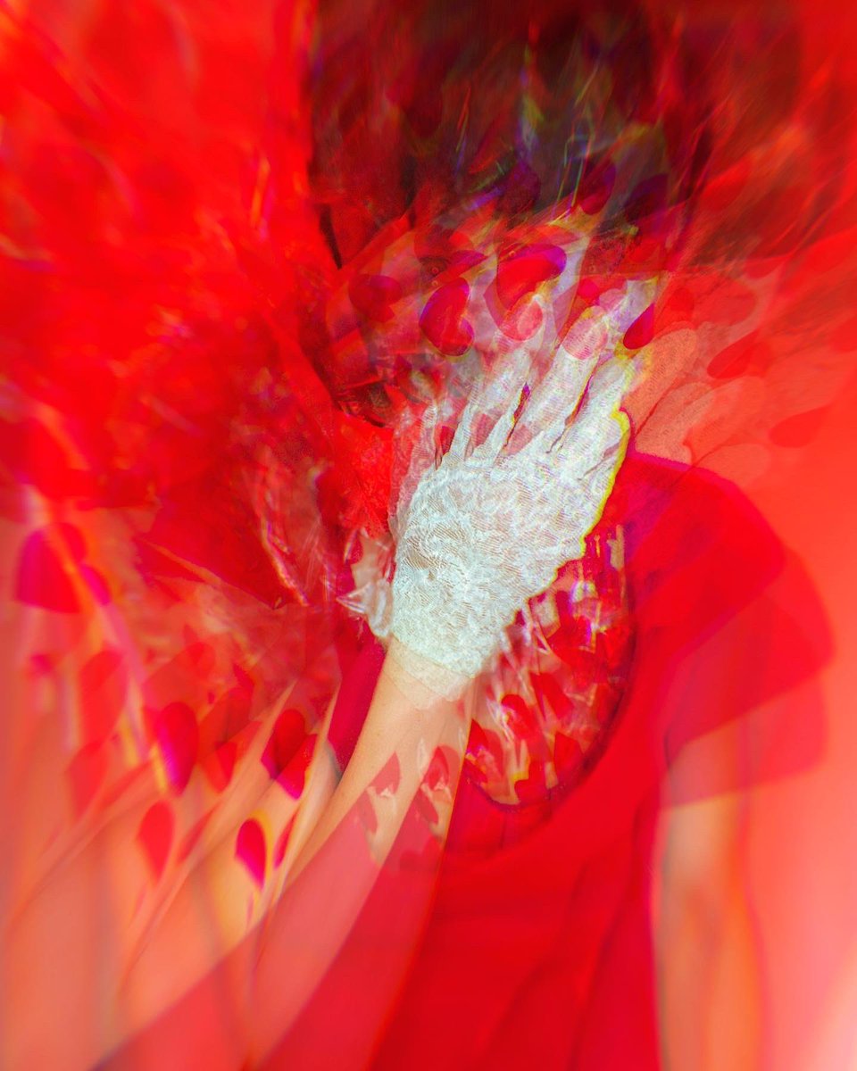 justlilmeg's tweet photo. living in a red world ❣️ https://t.co/SgpyQTVL4Q