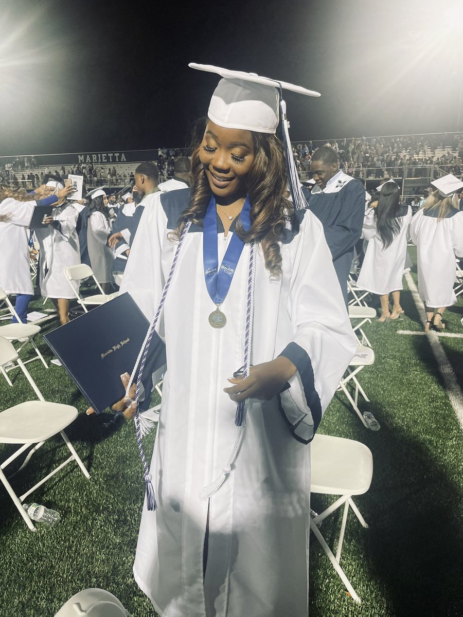 Marietta GRAD , did it all a CHAMPION ! Thank you Marietta 👩🏽‍🎓♥️ ..