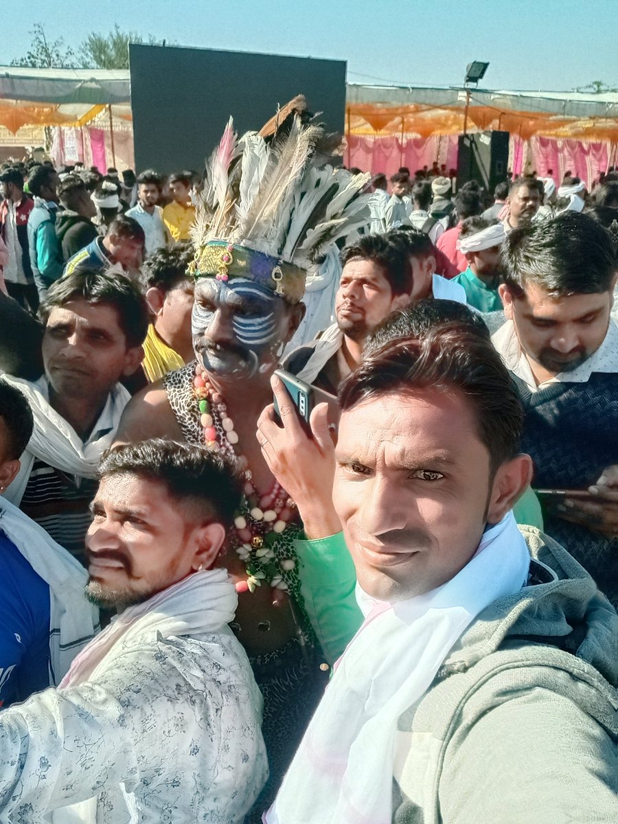 🖊️में भील समुदाय के संस्कृति परम्परा एवं अस्तित्व की रक्षा हेतु पुरखों द्वारा उठाई जा रहीं मांग हैं जो आज तक किसी ने पुरी नहीं की सरकारे बदलती गयी और आदिवासियों पर अत्याचार बढ़ता जा रहा है ।
इसलिए अलग भिलप्रदेश की मांग का समर्थन करता हूं।।
जय भीम जय जोहार जय बिरसा ।।।
👍👍👍💪💪