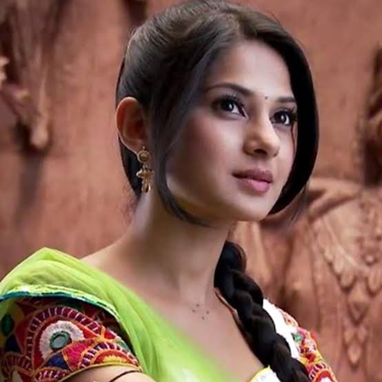 msb_912's tweet photo. A special tweet for this angel after being inactive for ages💕
Happy Birthday Jenny💕💕 More n more success to you♥️
May you continue ruling our hearts forever ❤️❤️ 
A click from my first n favourite show of hers😍
#HappyBirthdayJenniferWinget https://t.co/tNK8Qzlrt4