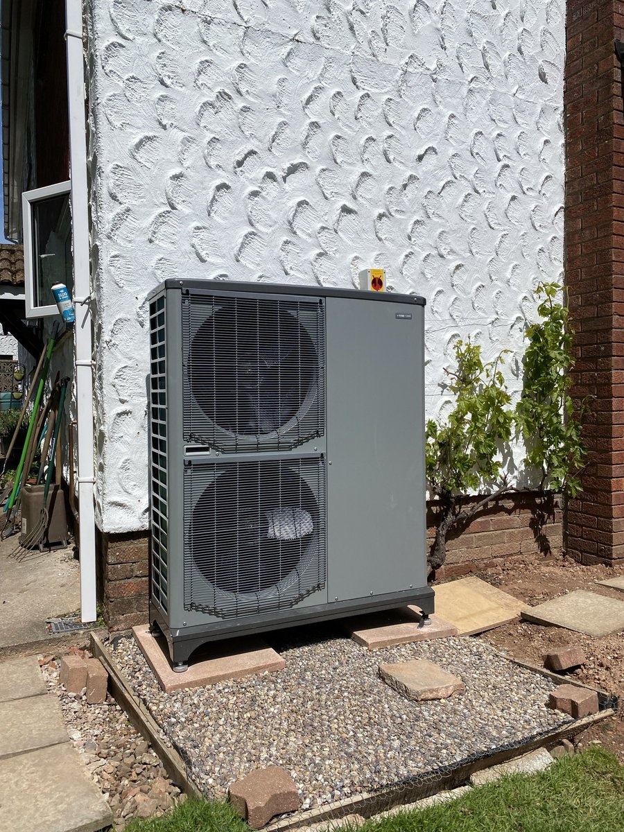 SwiftMechanical's tweet photo. Here’s a few from a recent install in #lisvane #cardiff a complete heating system using a @NIBEEnergy #ashp #joule cylinder and @AdvanceALTD buffer #renewables #airsourceheatpump #rhi #mcs #heating https://t.co/88xNUnIujl