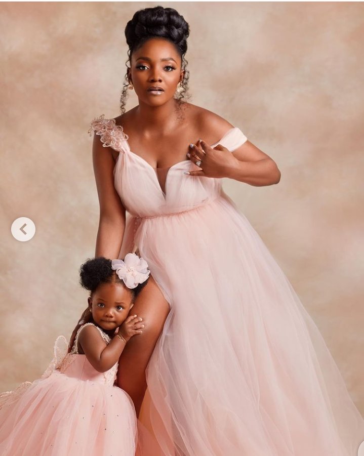 lifestylegists's tweet photo. Simi Finally Reveals Daughter's Face, Celebrates Her As She Turns One
 Click on the link ⬇️ for more PHOTOS
https://t.co/CXHHi04CVk

#Adejare #Deja
@adekunleGOLD @SympLySimi https://t.co/OXHKxzV8XA