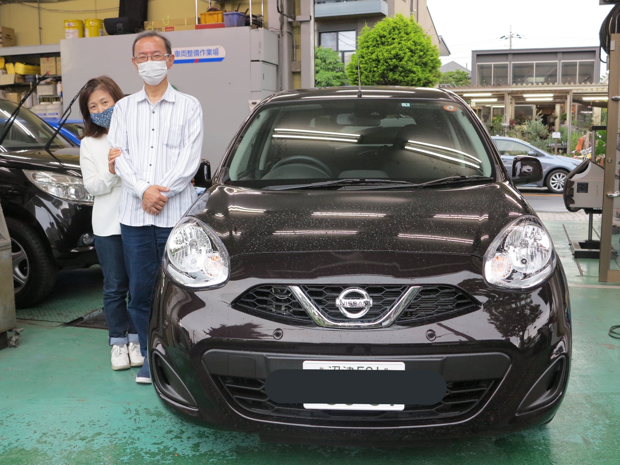 株式会社新栄 5月ご納車車両です 日産 マーチ 令和2年式 新古車のような綺麗なお車です コーテイングをかけ綺麗さを長持ちさせます エシュロンボディーコーテイング 日産 マーチ 中古車販売 ボディーコーテイング エシュロン施工 新栄 自動車