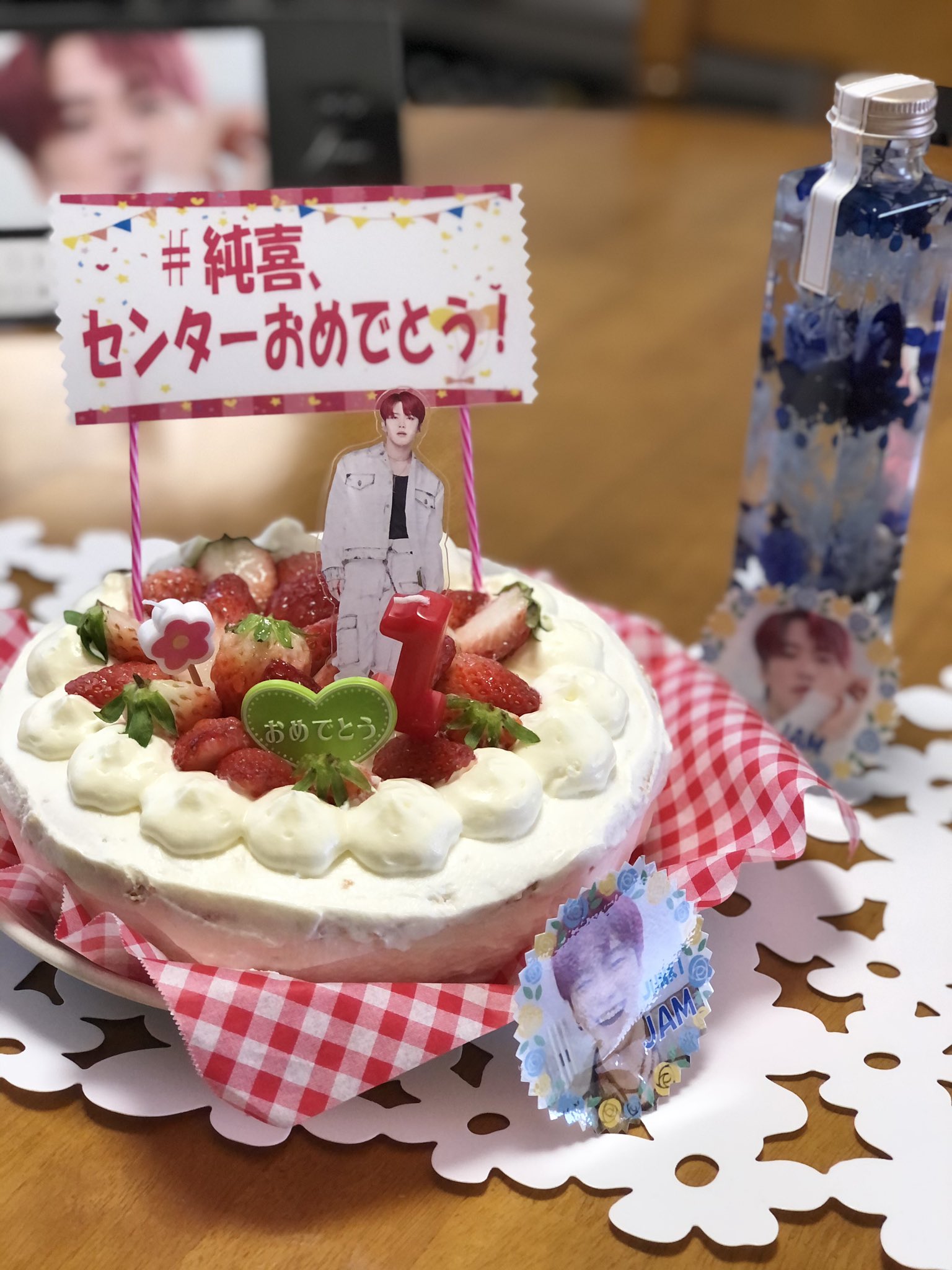 きー 純喜がヨントンでめっちゃ喜んでくれた手作りお祝いケーキ 満面笑顔でケーキに近づいてきて食べてくれたよー 死んだ ヨントン中 純喜はケーキに釘付けでほぼケーキしか見てなかったけど それがまた可愛くて 無事に天国いけまし