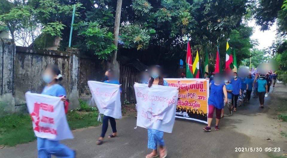 Wearing uniform blue T-shirts, Mogaung residents from Kachin State marched a morning protest without fail. 

#May30Coup
#WhatsHappeningInMyanmar