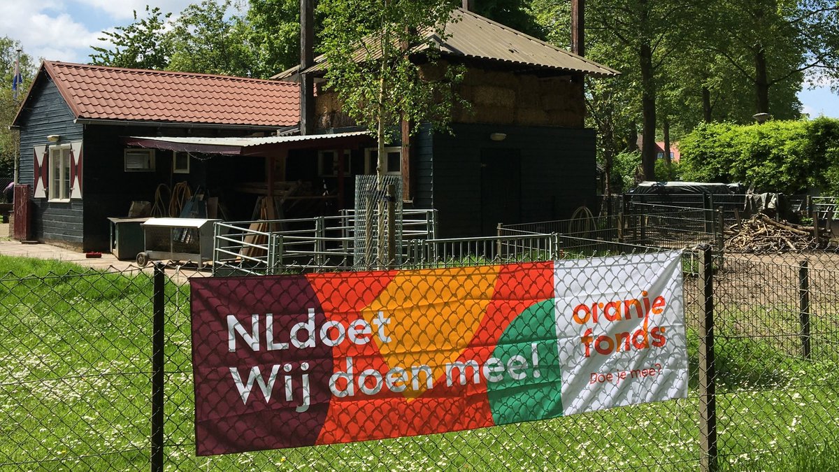 Dier en Wij heeft meegedaan aan <a href="/NLDOET/">NLdoet</a>. Er is weer veel werk verzet. Hooi gehaald, terrein opgeruimd, schoongemaakt en fundering van nieuw hok bij de ingang voorbereid. Gezellige dag, prachtig weer. Bedankt @OranjeFonds en vrijwilligers!